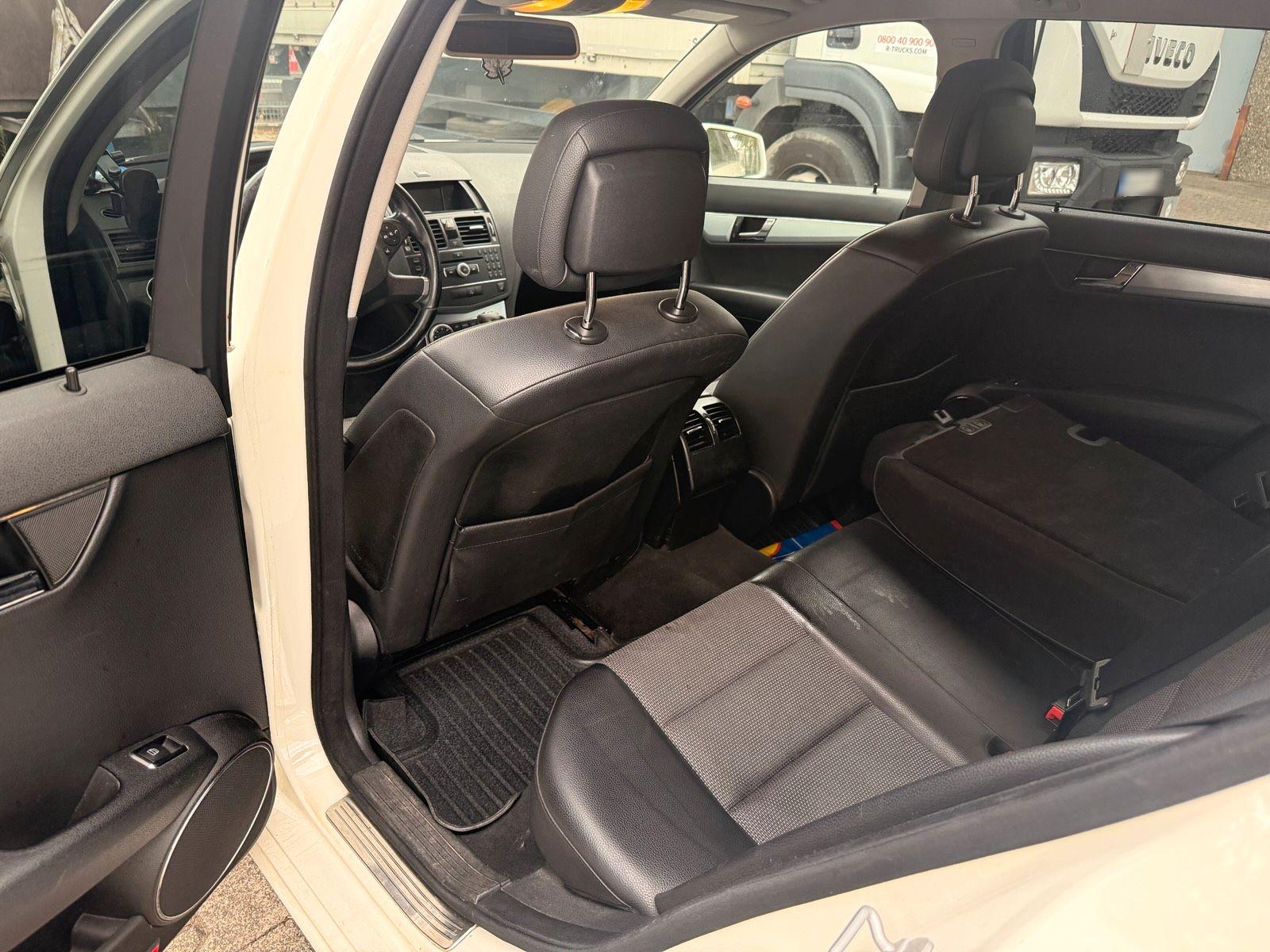 Mercedes-Benz C220 2009 — photo 12