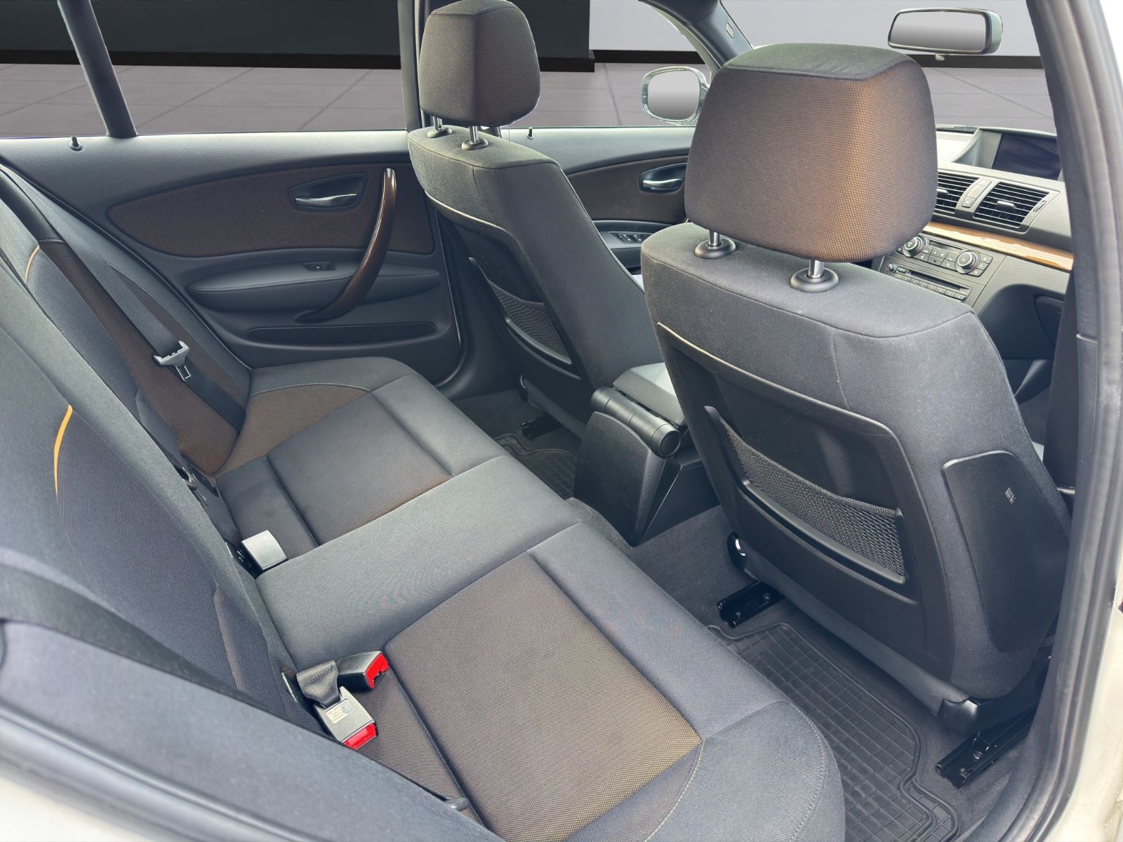 Fahrzeugabbildung BMW 120d Limousine*Automatik*Bi-Xenon*Schiebedach*