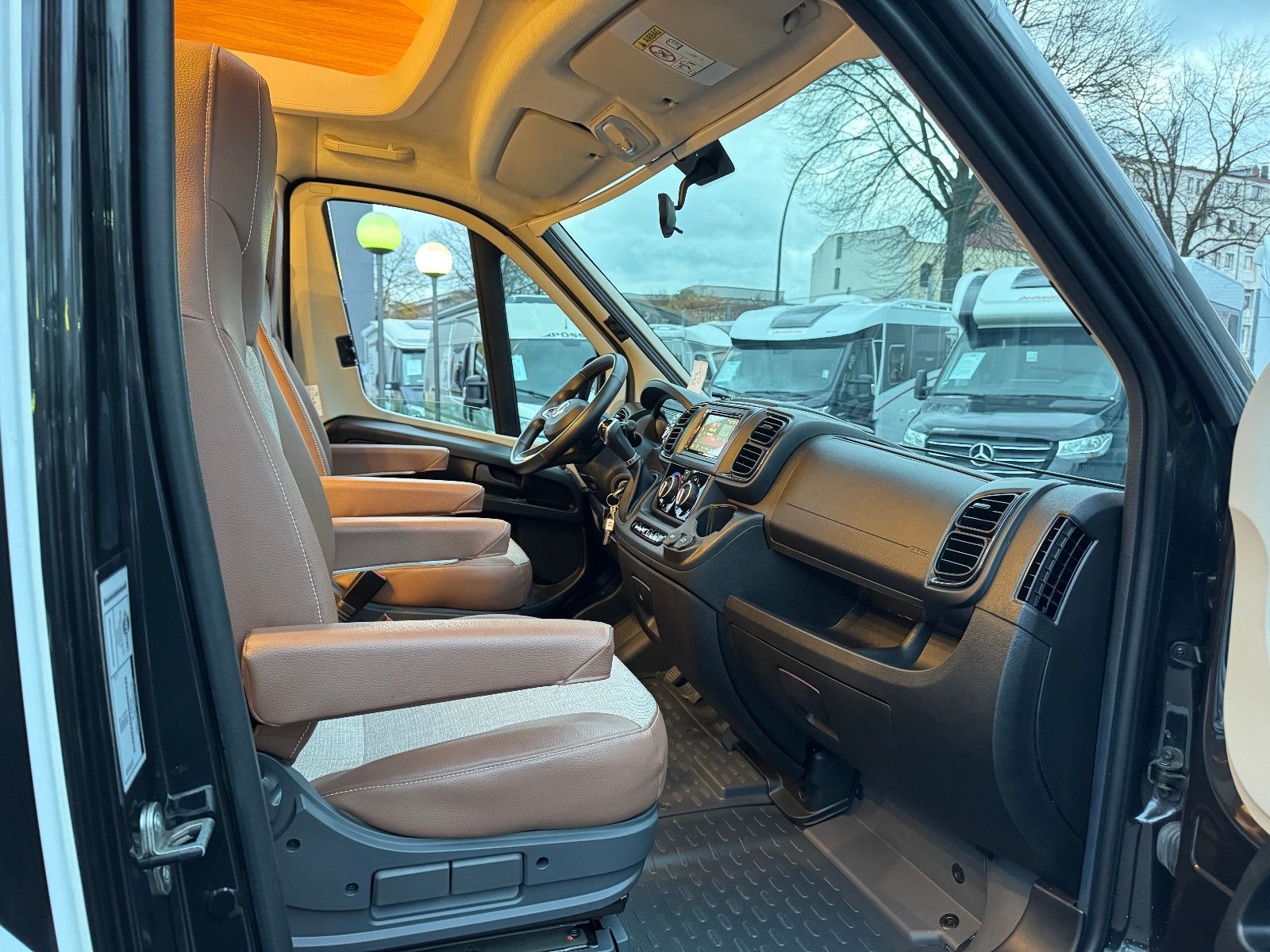 Fahrzeugabbildung Bürstner LIMITED T 690 G FIAT 9G-AUTOMATK HUBBETT SAT TV