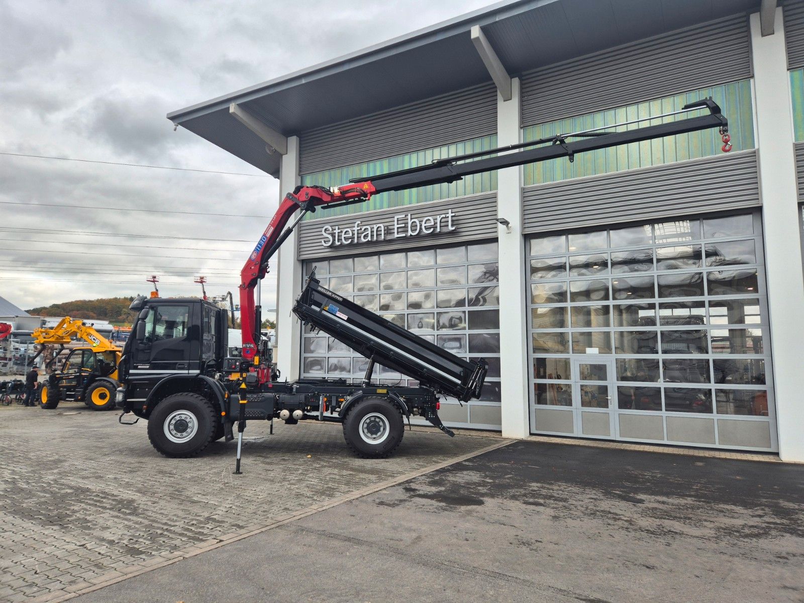 Fahrzeugabbildung Iveco Eurocargo ML150E32WS 4x4 Kran HMF 1130K Funk AHK