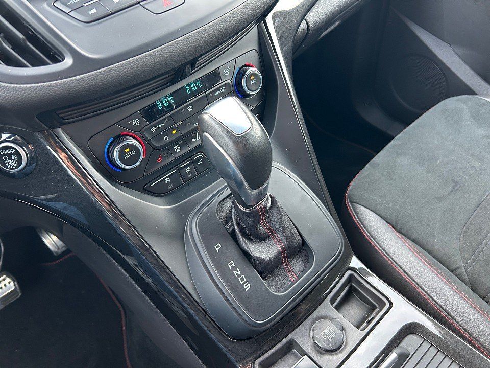 Fahrzeugabbildung Ford Kuga 2.0 TDCi AUT 4x4 ST-LINE NAV+KAMERA+PDC+SHZ