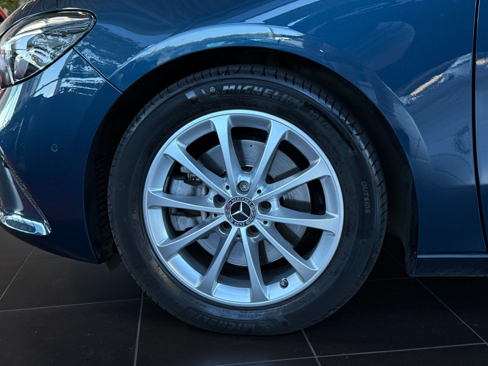 Fahrzeugabbildung Mercedes-Benz B 220 4Matic PANO LED NAV RFK SHZ ALU