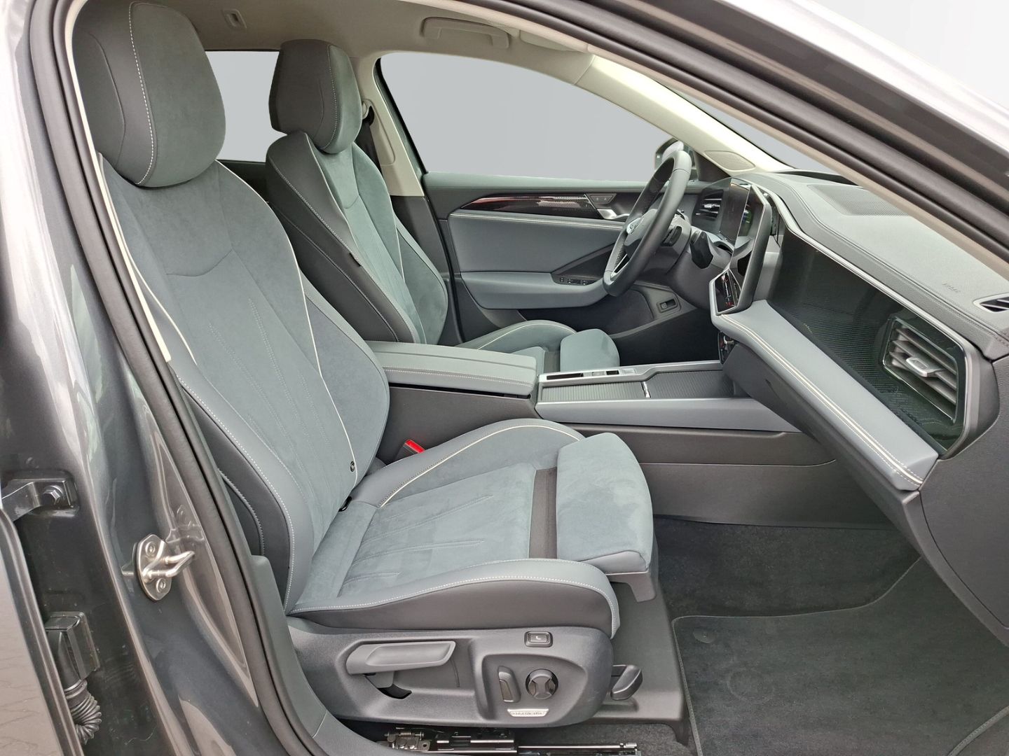 Passat Variant 1.5 eTSI Business *AHK*DCC*HUD*