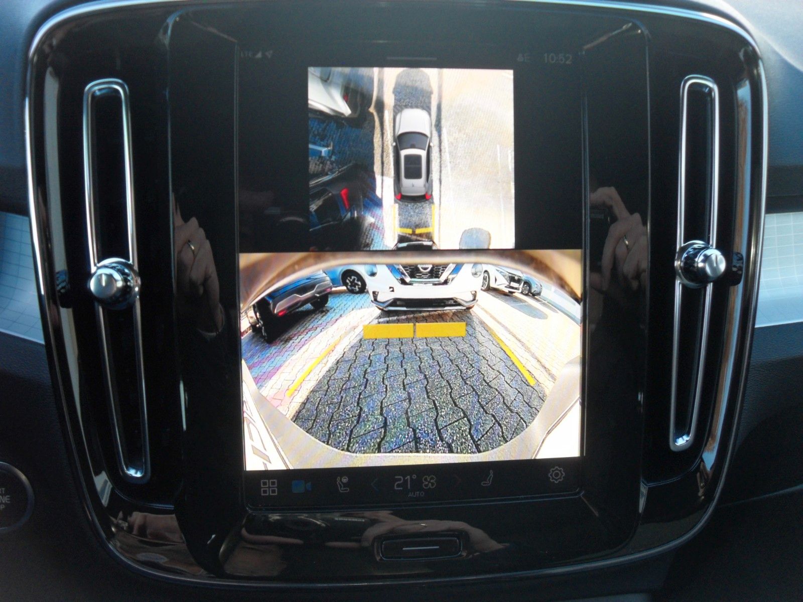 Fahrzeugabbildung Volvo XC 40 B3 Plus Black Edition | 360° | Panor.