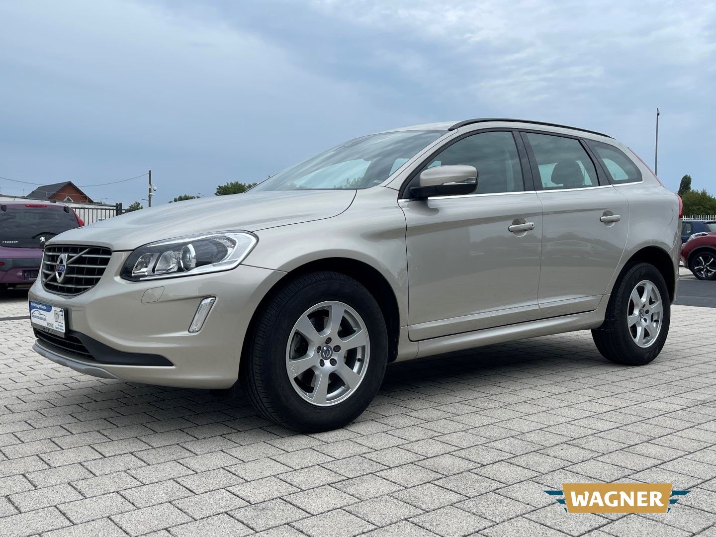 Fahrzeugabbildung Volvo XC60 Momentum 2WD Bi-Xenon SHZ 1-Hand