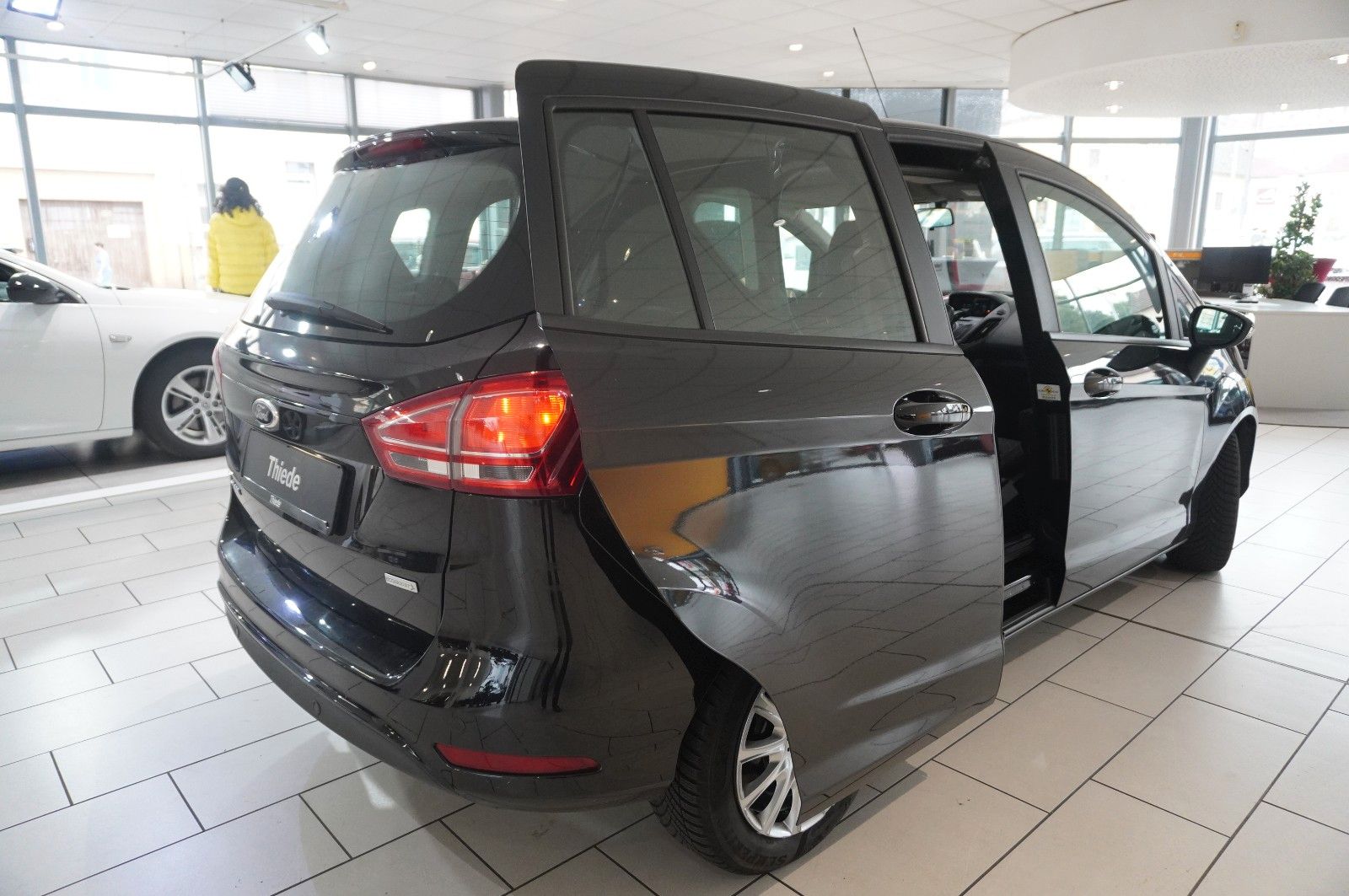 Fahrzeugabbildung Ford B-Max 1.0 TREND KLIMA/SHZ/PDC/NEBEL/WINTER/USB
