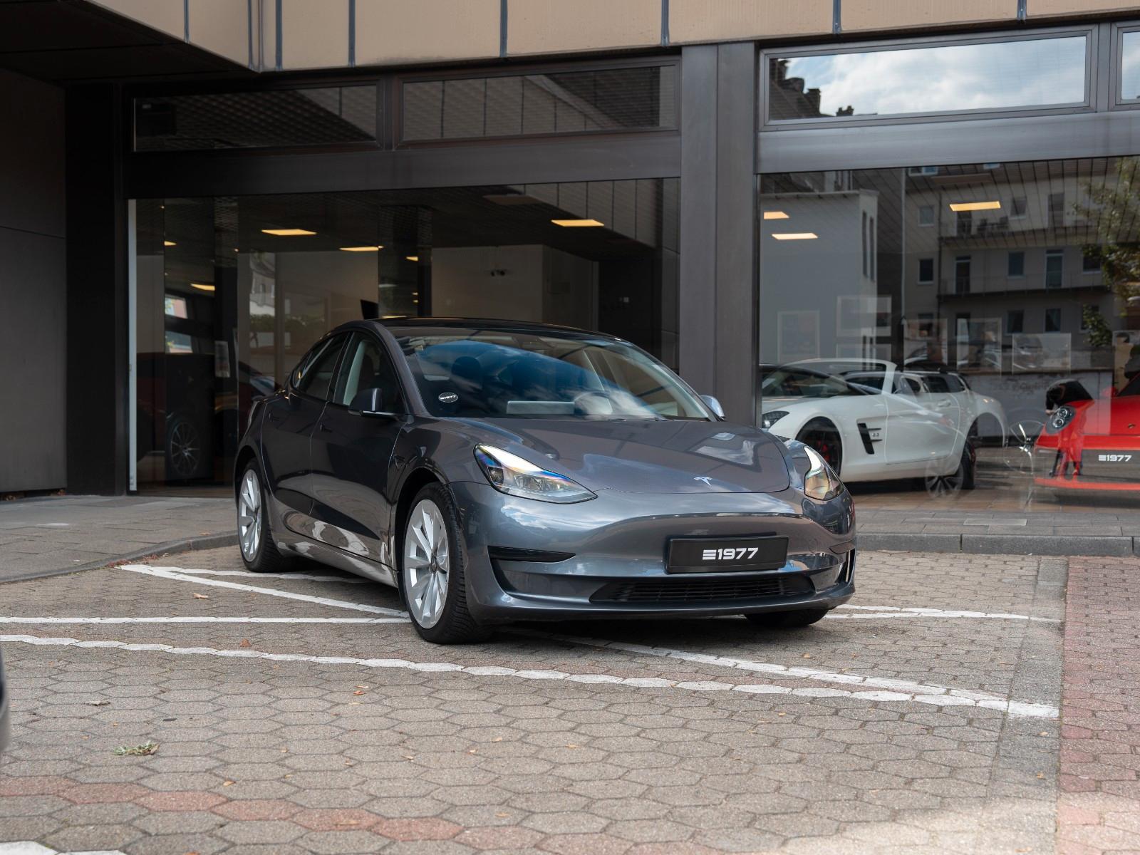 Tesla Model 3 Standard Range Plus, миниатюра 2
