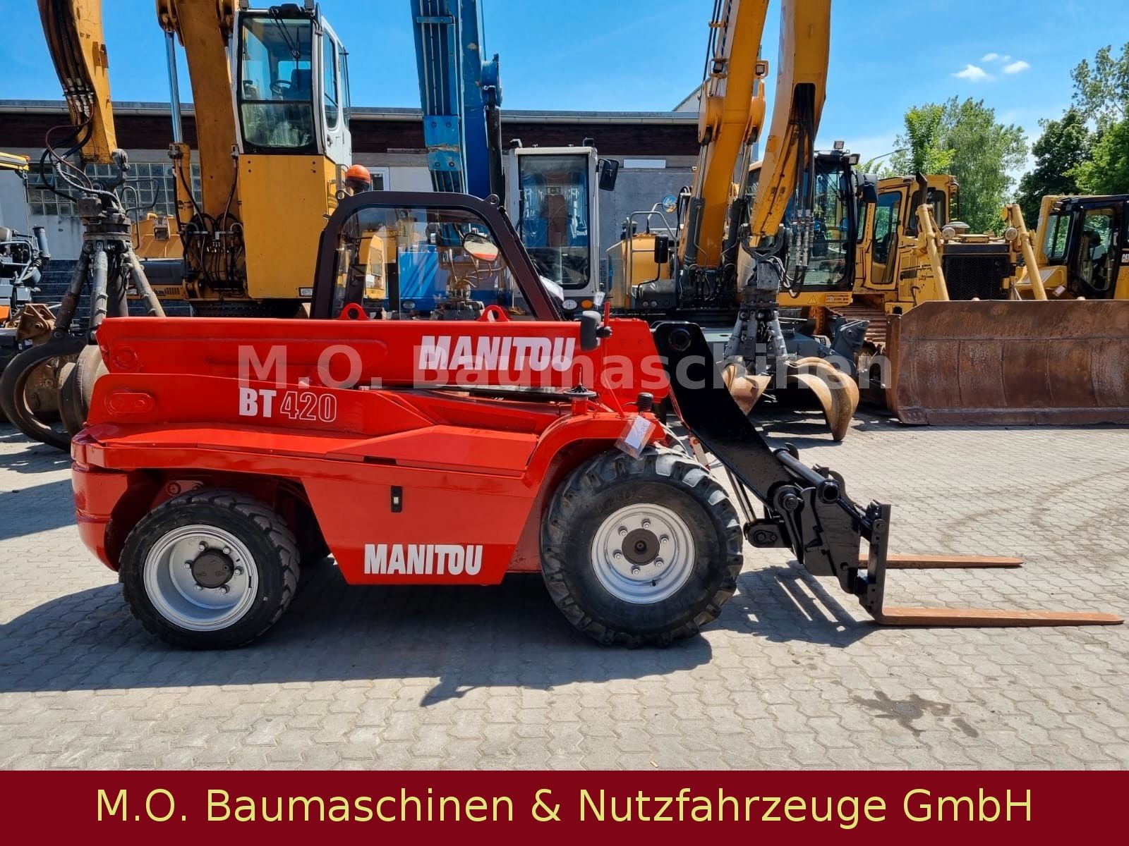 Fahrzeugabbildung Manitou BT 420 / SW /Gabel / 2 t / 4m / 4x4 /