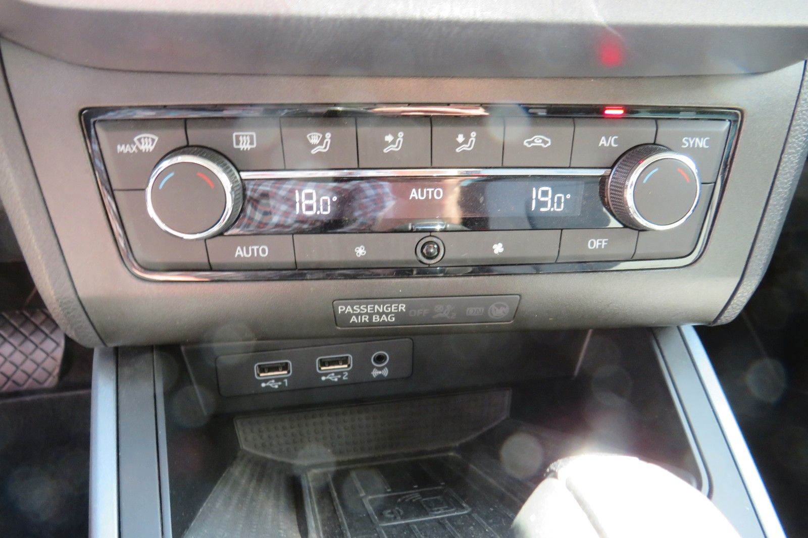 Fahrzeugabbildung SEAT Arona Style DSG PDC APP-CONNECT DAB 1.HAND