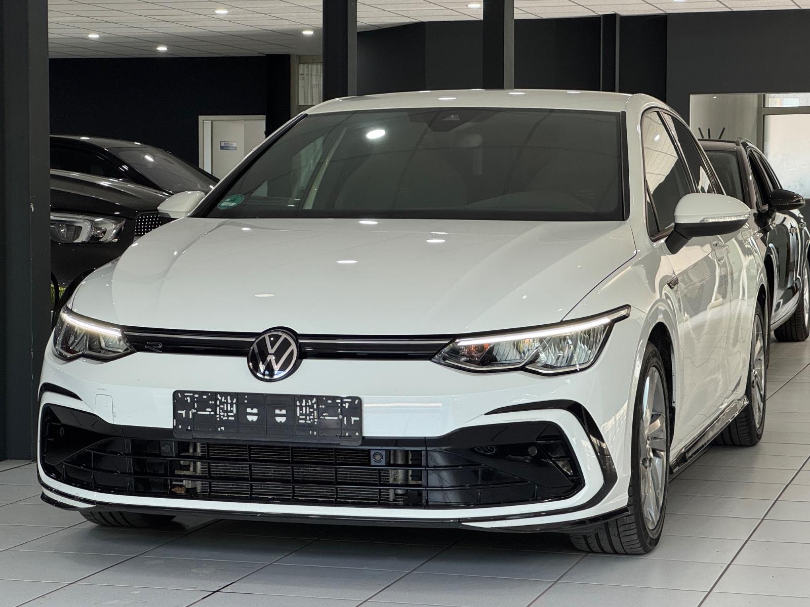 Volkswagen Golf VIII 1.5 eTSI *R-LINE*R-CAM*AMBI-L*ACC*SHZ*