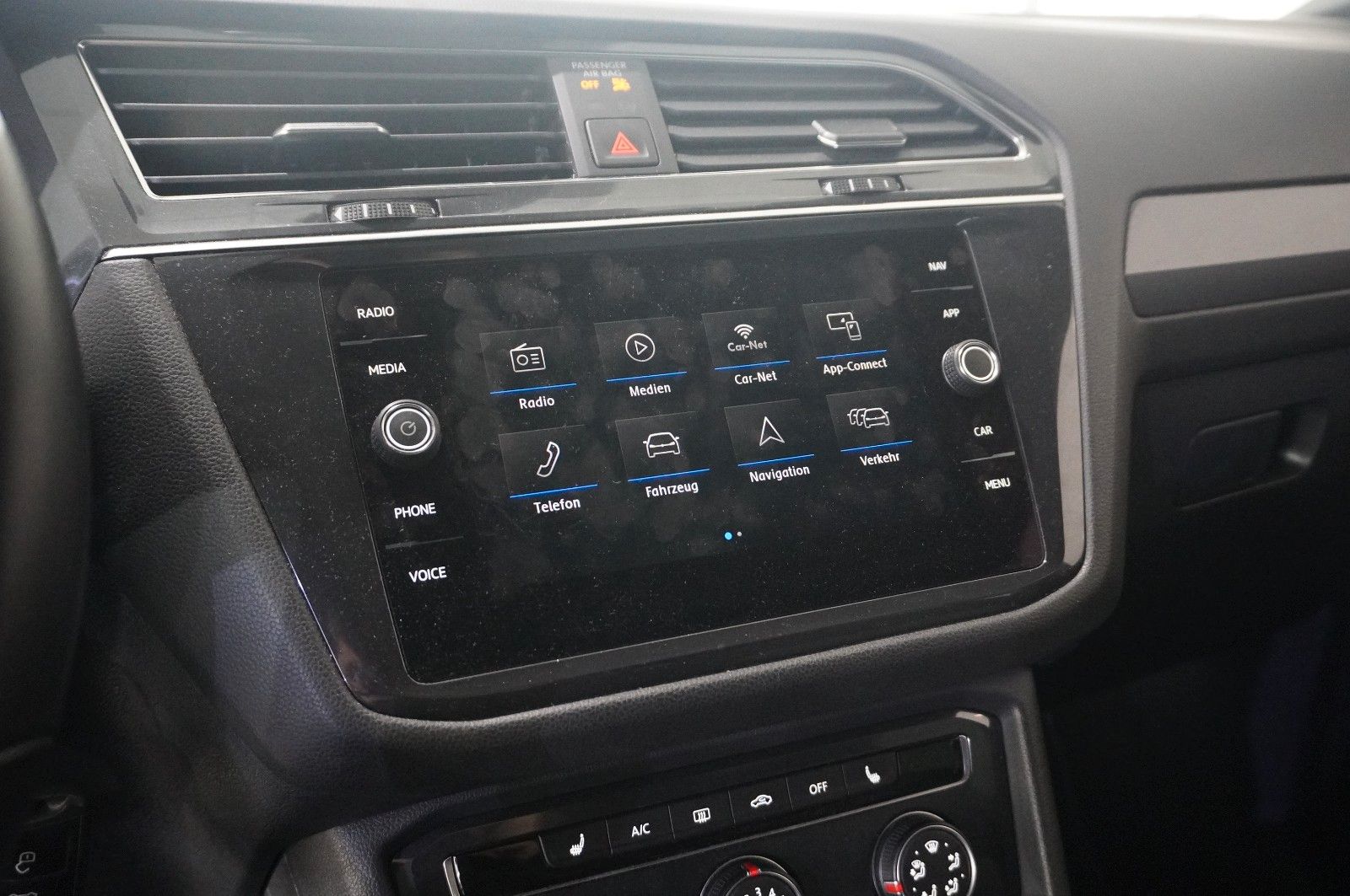 Fahrzeugabbildung Volkswagen Tiguan Allspace 2.0D R-LINE 4M NAVI/SH/SPORT/AHK