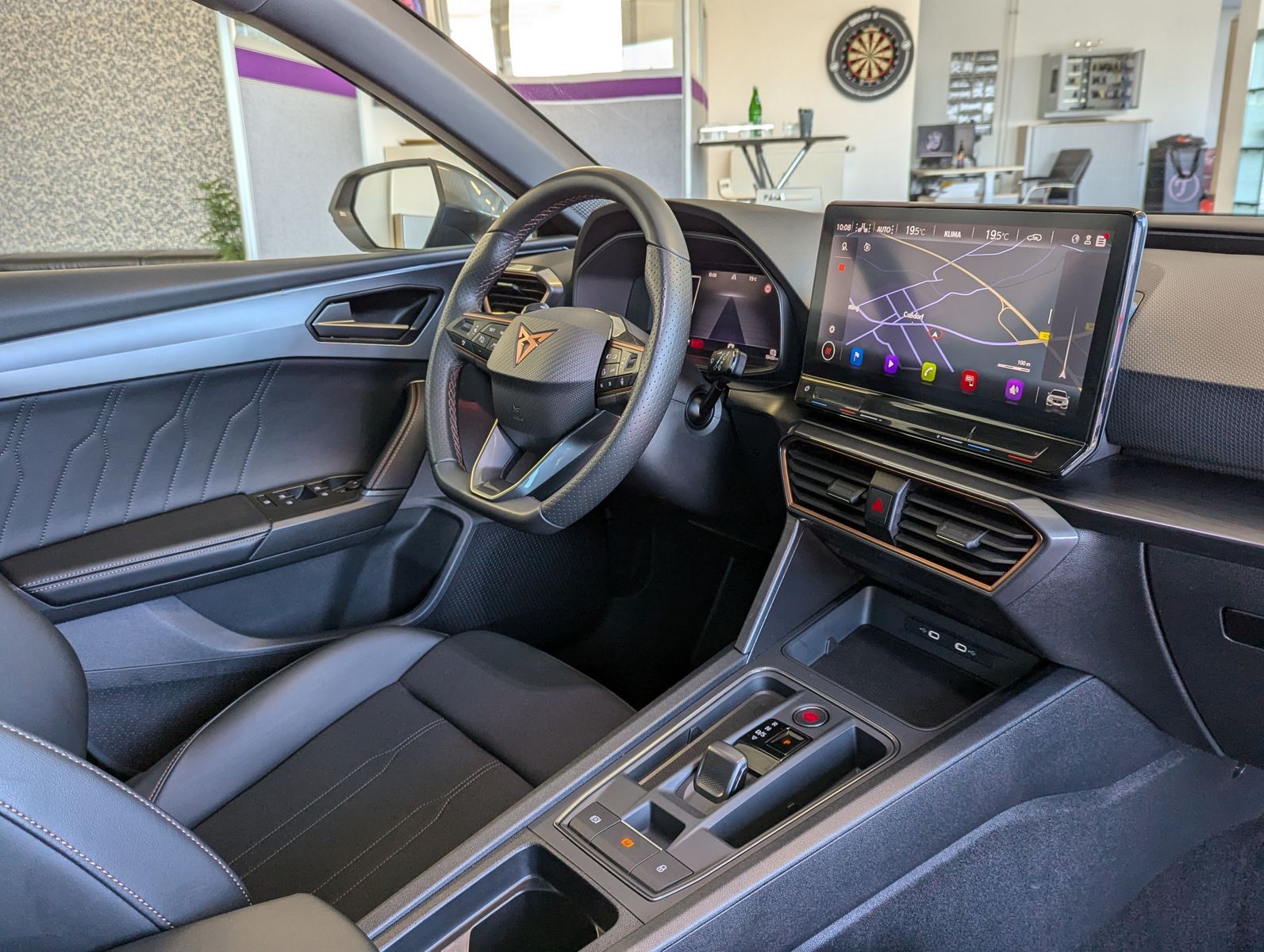 Fahrzeugabbildung CUPRA Leon 1.5eTSI DSG Matrix Cam Vision+ el. Heck AHK