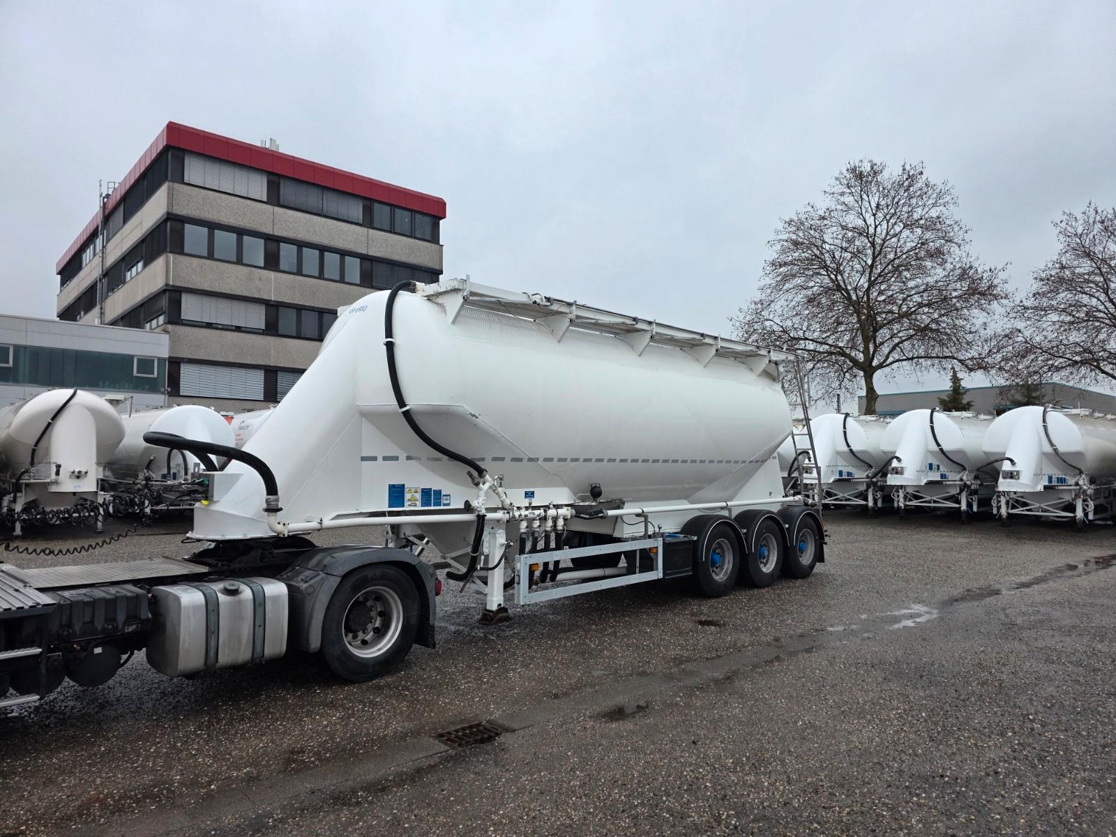 Feldbinder 36m³ Zementsilo