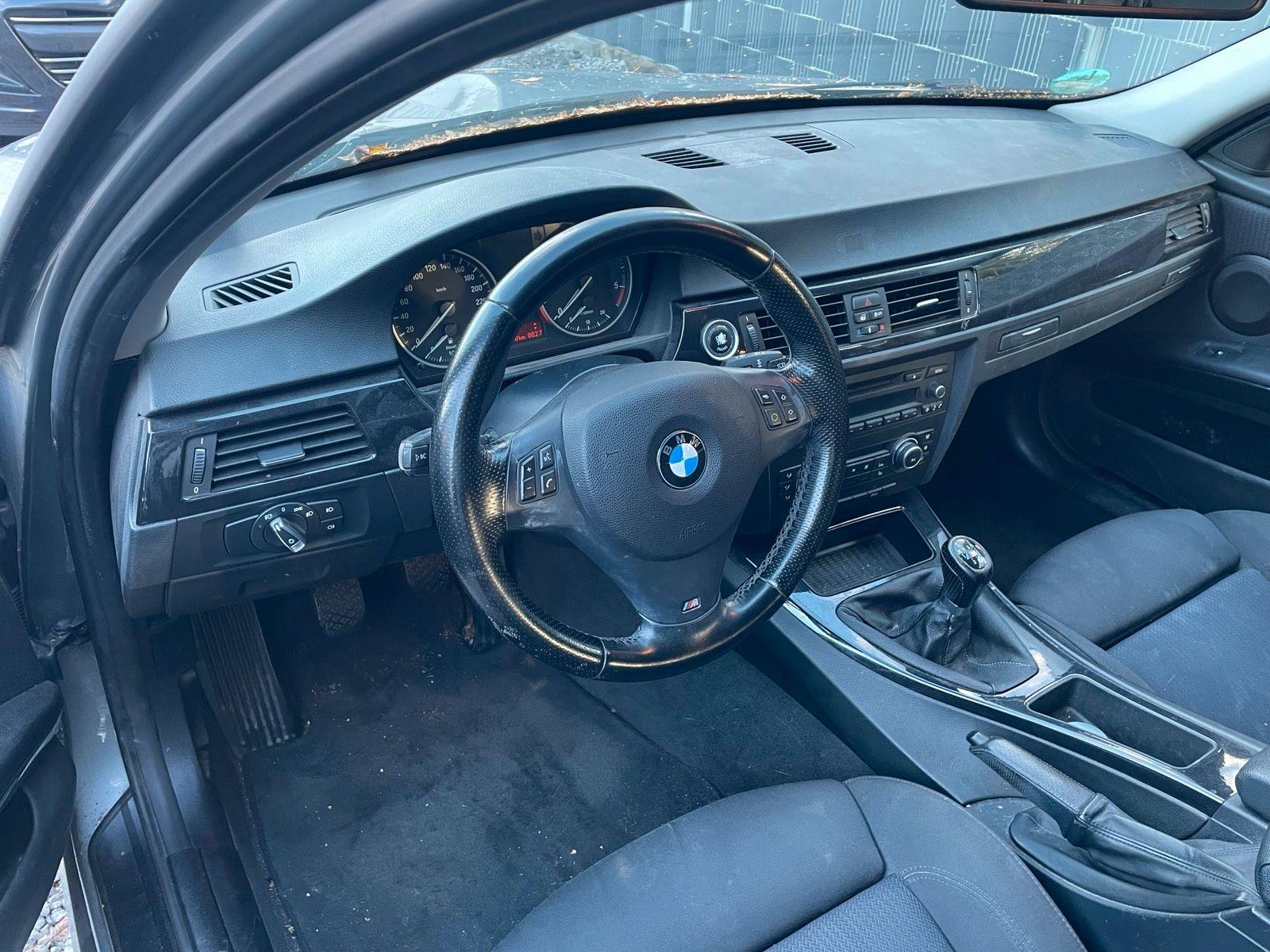BMW 320 2011 — engine 177 HP (130kW)