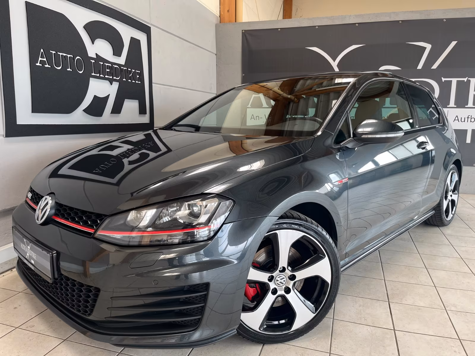 Volkswagen Golf VII GTI/NAVI/PANO/XENON/AppleCarPlay/1.Hand