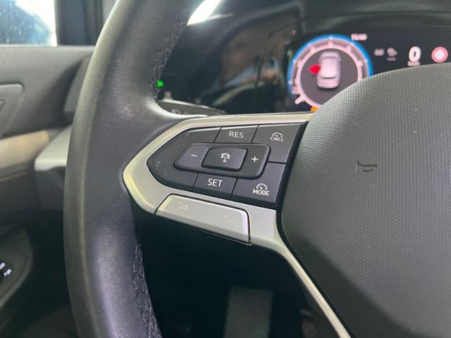 Fahrzeugabbildung Volkswagen Golf 1.5 TSI LIFE APP-CONNECT GJR AREA VIEW