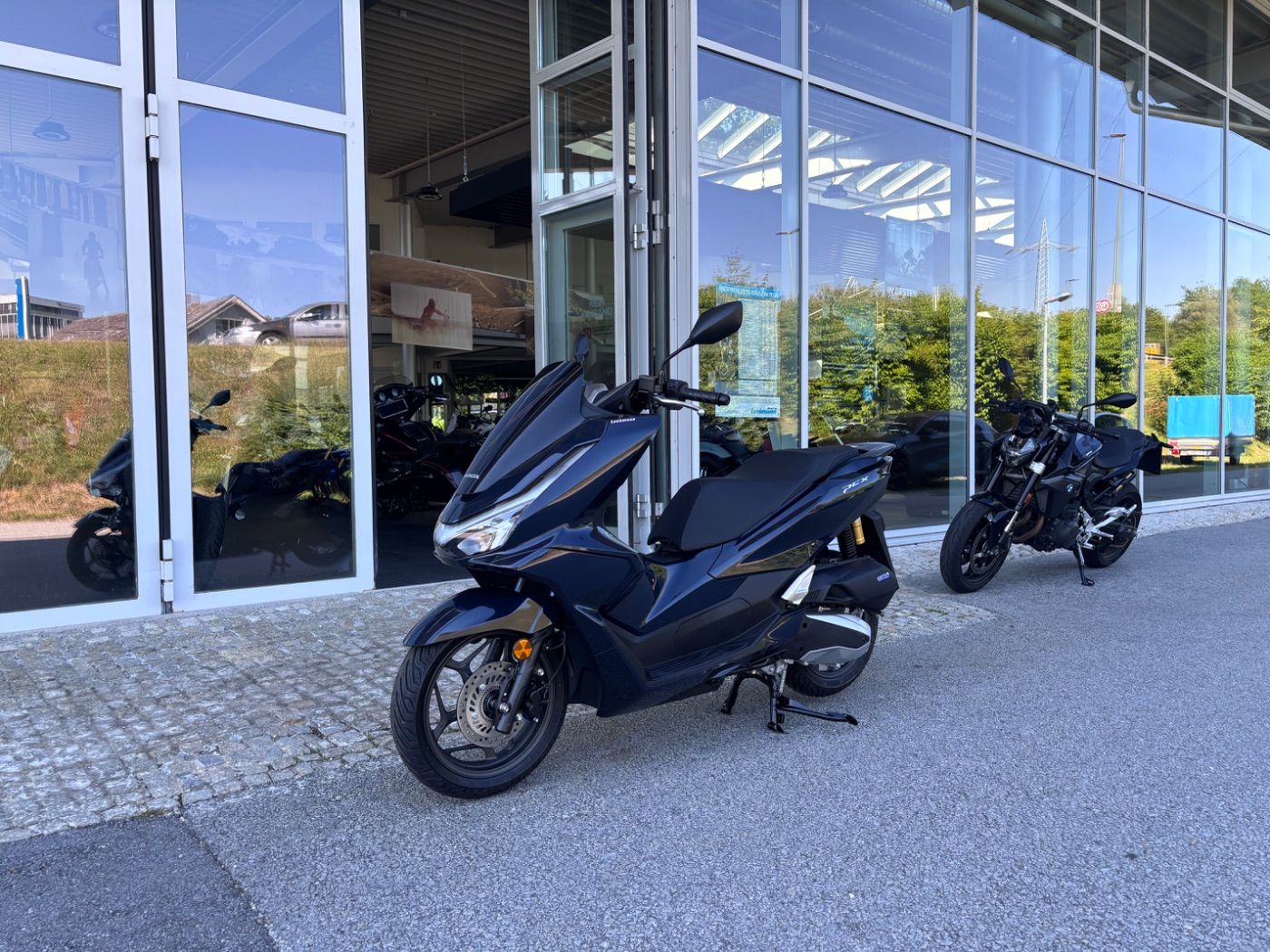 Fahrzeugabbildung Honda PCX 125 Modell 2026 mit Konnektivität, sofort
