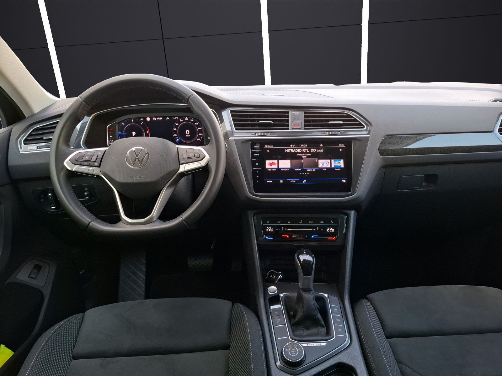 Fahrzeugabbildung Volkswagen Tiguan TDI Elegance 4M STH Matrix AHK Navi AID A