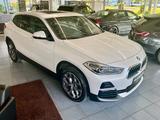 BMW X2 sDrive 20i Advant Plus Panorama AHK Lenk-Heiz - BMW X2 Gebrauchtwagen