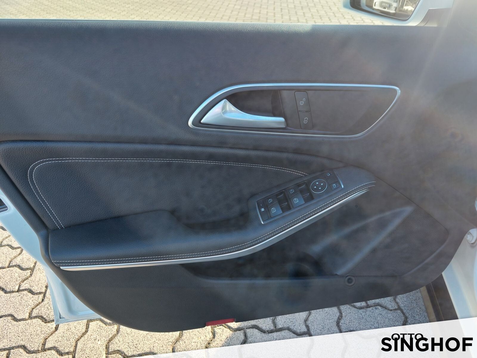 Fahrzeugabbildung Mercedes-Benz GLA 180 Urban +AHK+Pano+Xenon+PDC+Navi+SHZ+Klima