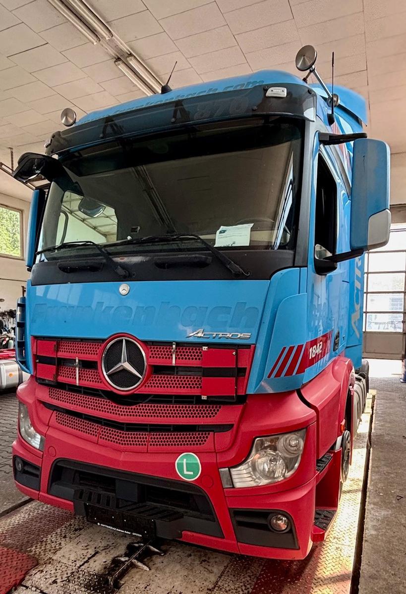 Mercedes-Benz Actros 963-4 / 1842 / Lowliner