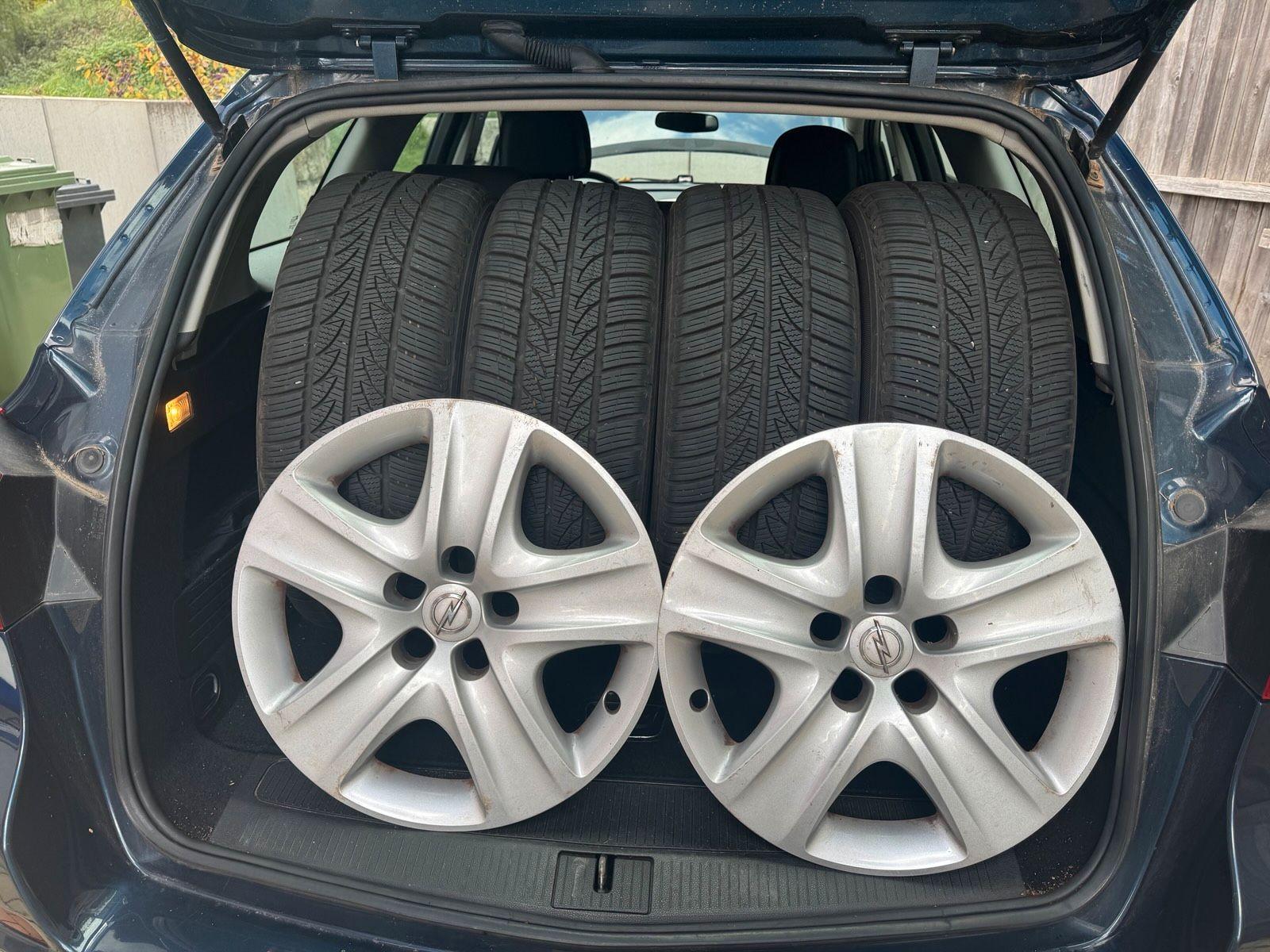 Opel Astra 2011 — photo 9