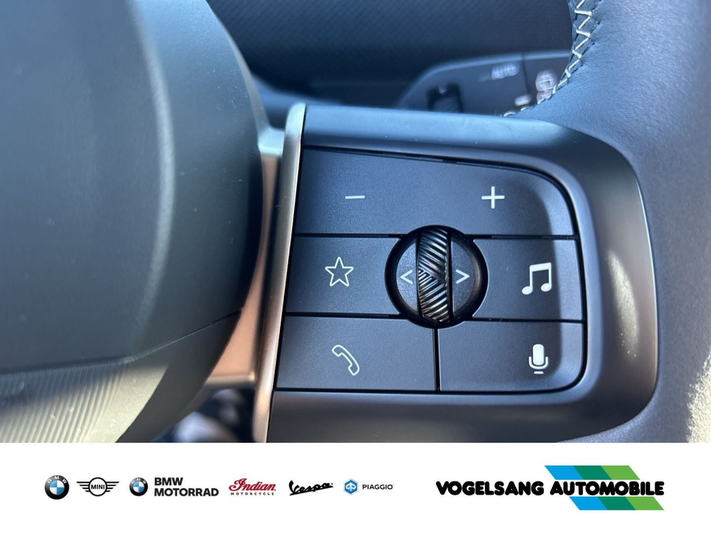 Fahrzeugabbildung MINI Aceman SE Classic Trim,Panodach,HeadUp,19''LMFel