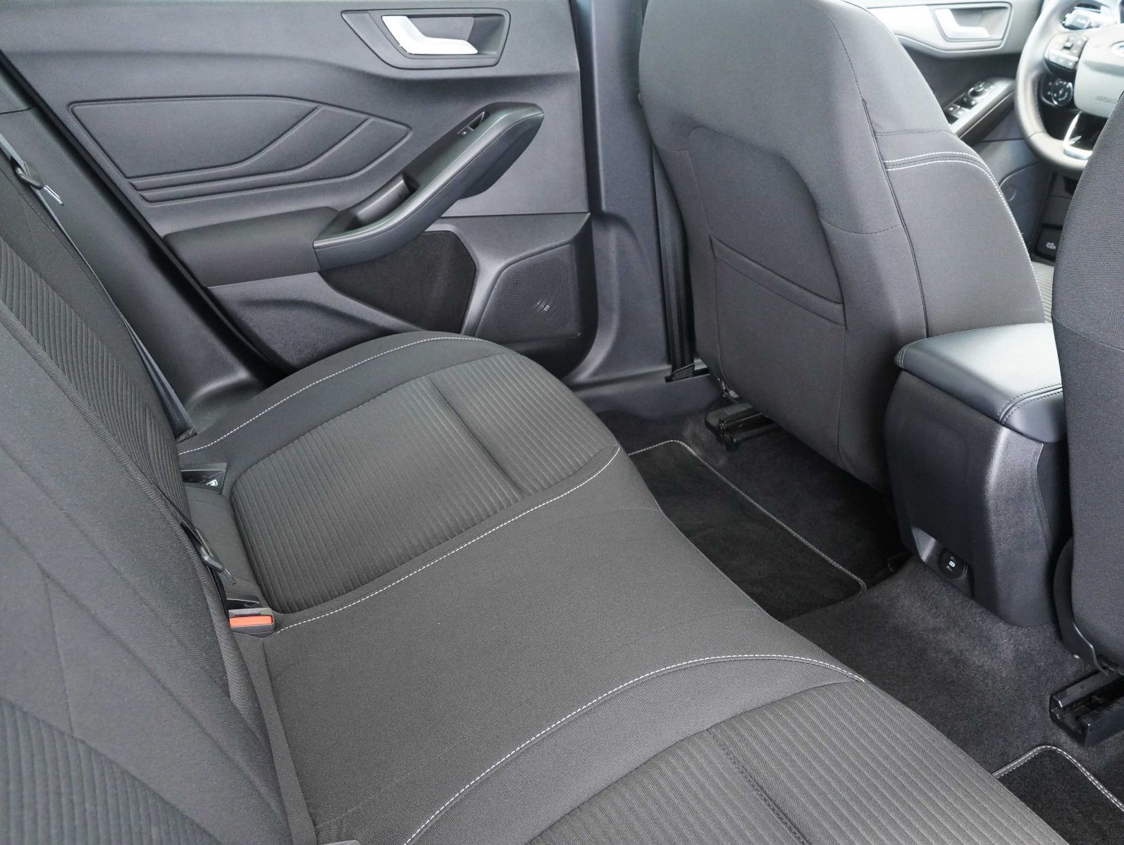 Fahrzeugabbildung Ford Focus Turnier 1.0 EcoBoost Titanium X
