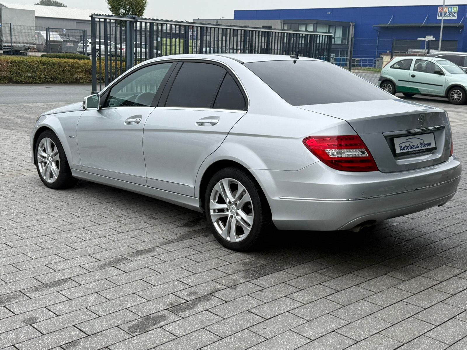 Fahrzeugabbildung Mercedes-Benz C 180 C -Klasse Lim. C 180 CGI BlueEfficiency