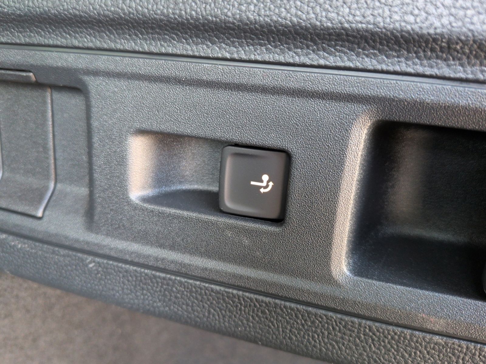 Passat Variant 1.5 eTSI DSG Business AHK+KAMERA+