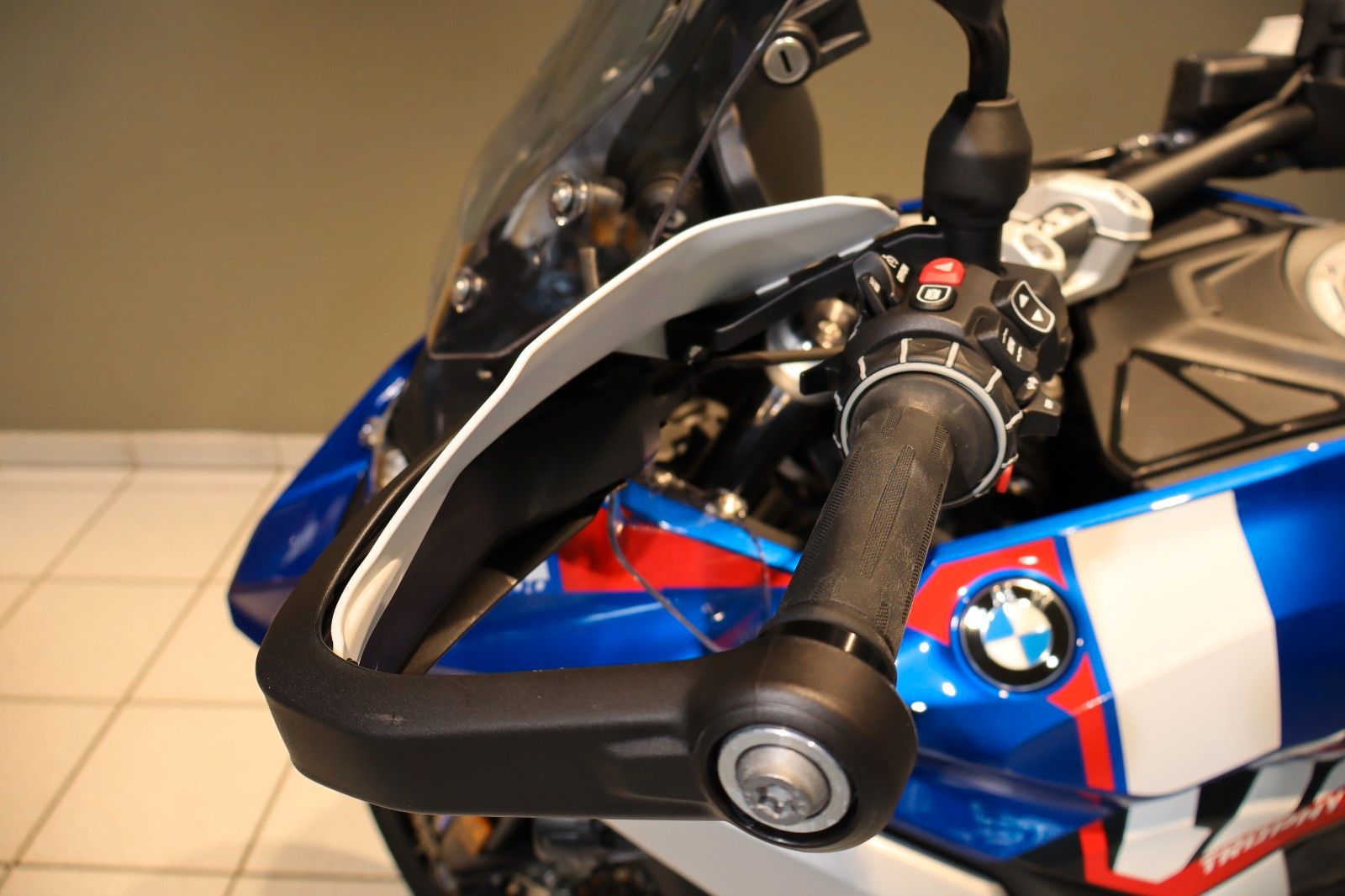 Fahrzeugabbildung BMW R1300GS ASA, 4 Pakete & Motorschutzbügel