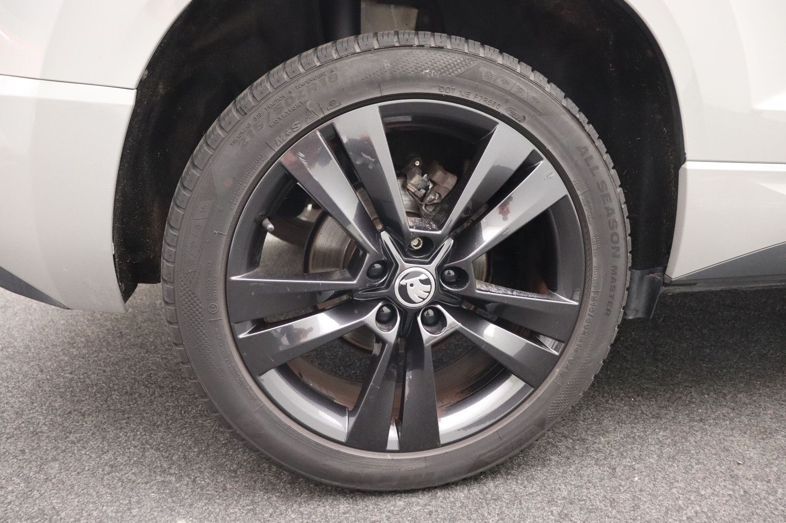 Fahrzeugabbildung SKODA Karoq 1.5 Ambition SPORTLINE LED NAVI ACC