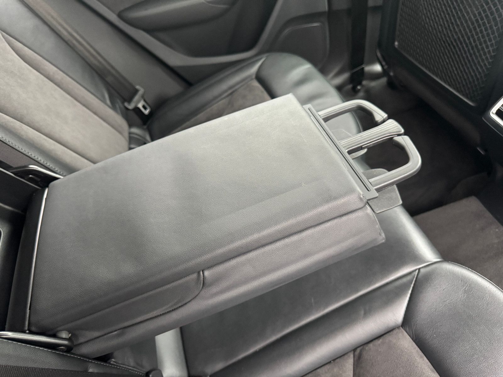 Fahrzeugabbildung Audi Q3 2.0 TDI QUATTRO S-TRONIC S-LINE SPORTPAKET