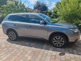 Mitsubishi Plug-in Hybrid Outlander 2.0 TOP - silberne Mitsubishi Plug-in Hybrid Outlander