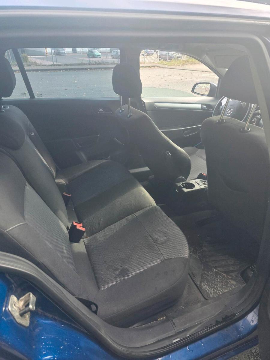 Opel Astra 2009 — photo 6