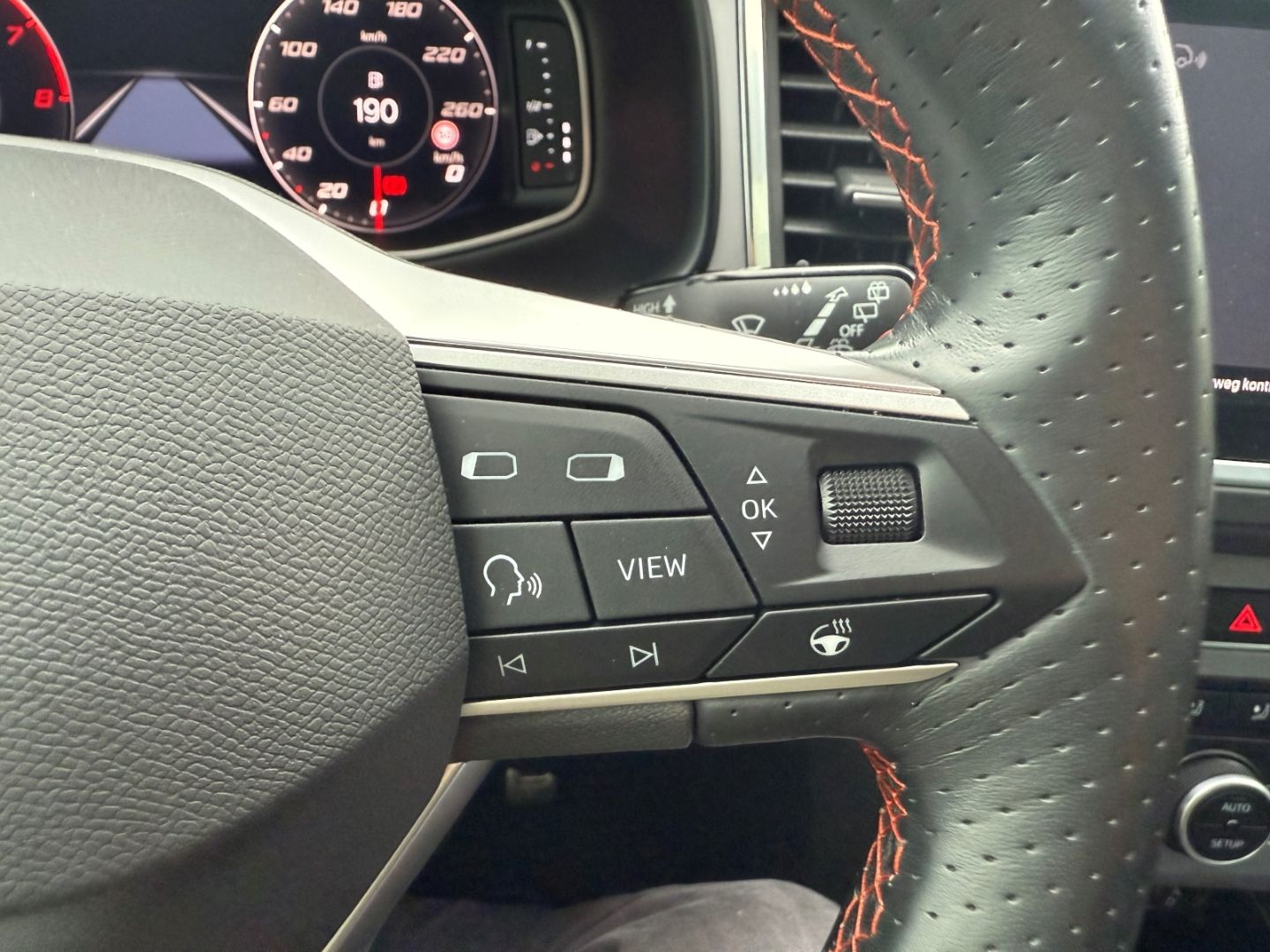 SEAT Ateca FR AHK-klappbar Navi Digitales Cockpit LED - Image 17