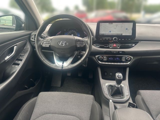 Fahrzeugabbildung Hyundai i30 Intro Edition 1.5 EU6d Navi LED Apple CarPla