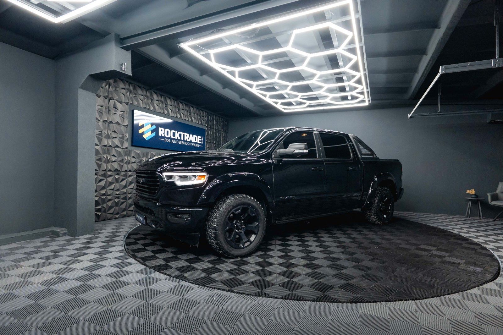Fahrzeugabbildung Dodge RAM 5.7 V8 HEMI 4x4 OFFROAD Night Limited 19%