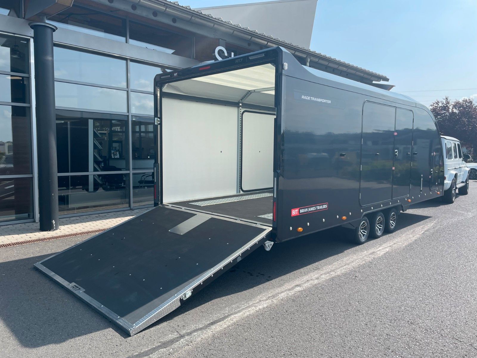 Fahrzeugabbildung Brian James Race Transporter 7 / Länge: 6,16 m / 3.500 kg