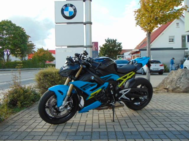BMW S 1000 R Style Sport Comf+Dyn+Akra nur 1089km