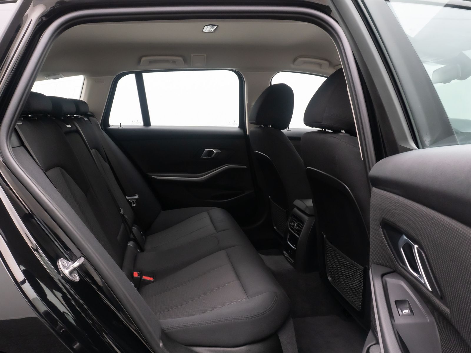 Fahrzeugabbildung BMW 330e xD Laser HUD DAB AHK Alarm Sport HiFi