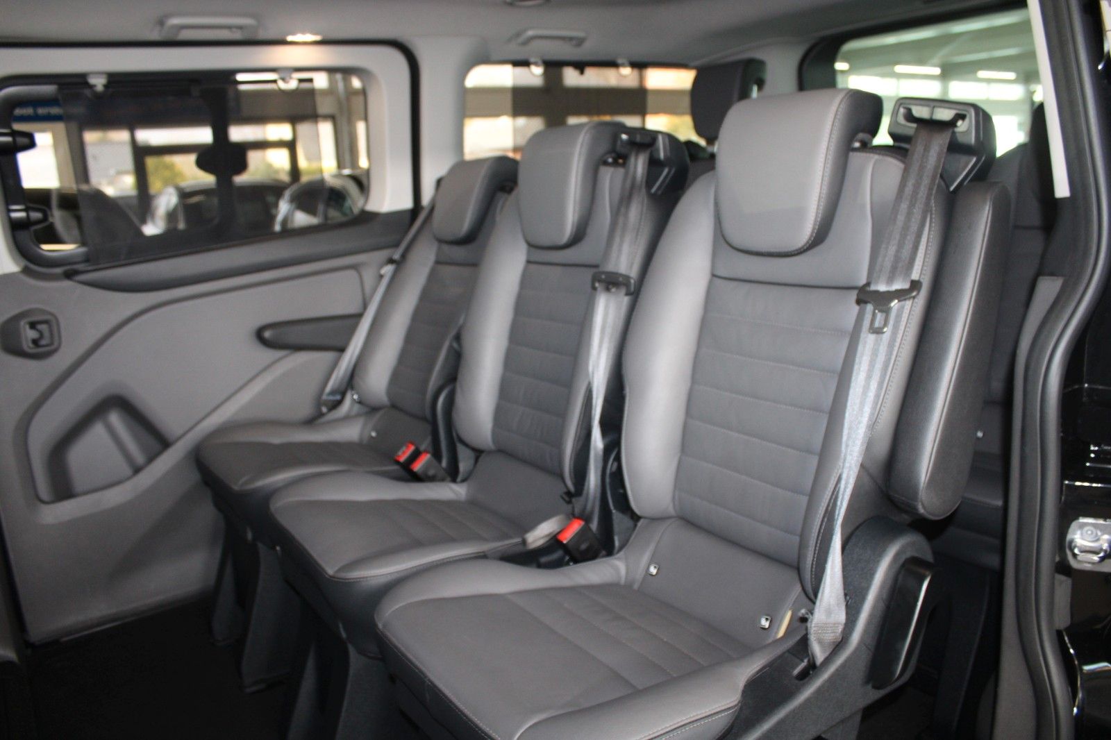 Fahrzeugabbildung Ford Tourneo Custom Titanium X Aut. 8-Si STDZ LEDER