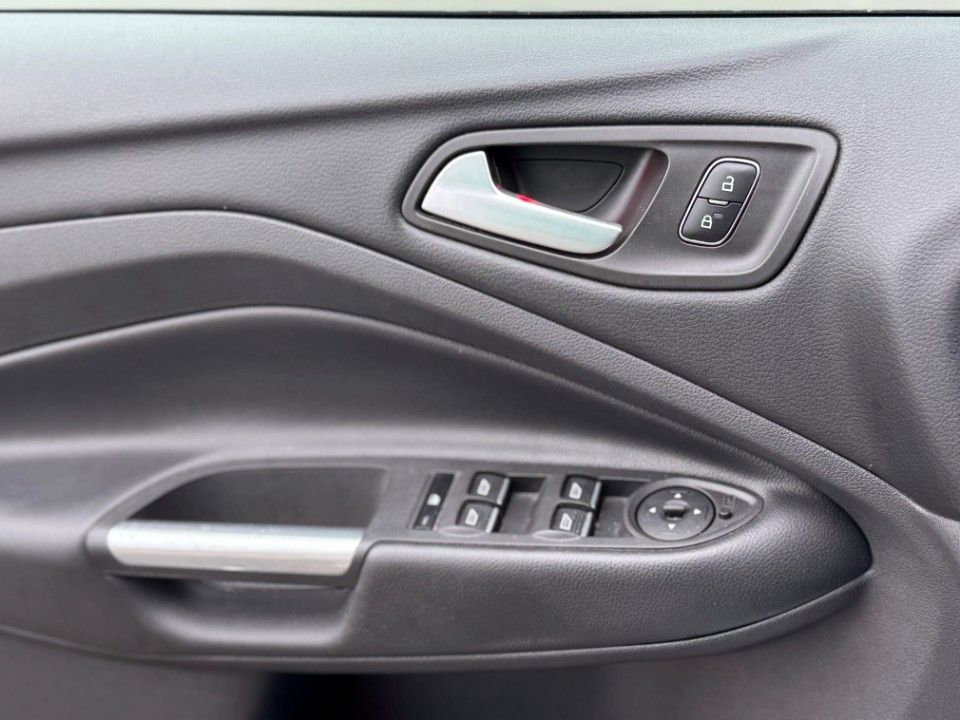 Fahrzeugabbildung Ford Kuga 2.0 ST-Line Pano Navi Teilleder 4x4