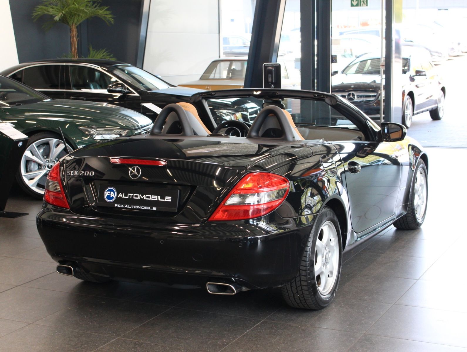 Fahrzeugabbildung Mercedes-Benz SLK 200 *2.Hand*Navi*Parktronic*Sitzheizung