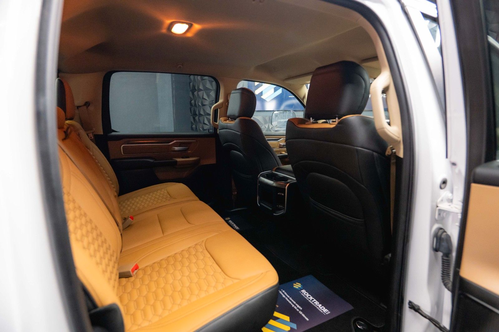 Fahrzeugabbildung Dodge RAM 5.7 V8 HEMI 4x4 OFFROAD LONGBED Night-Paket