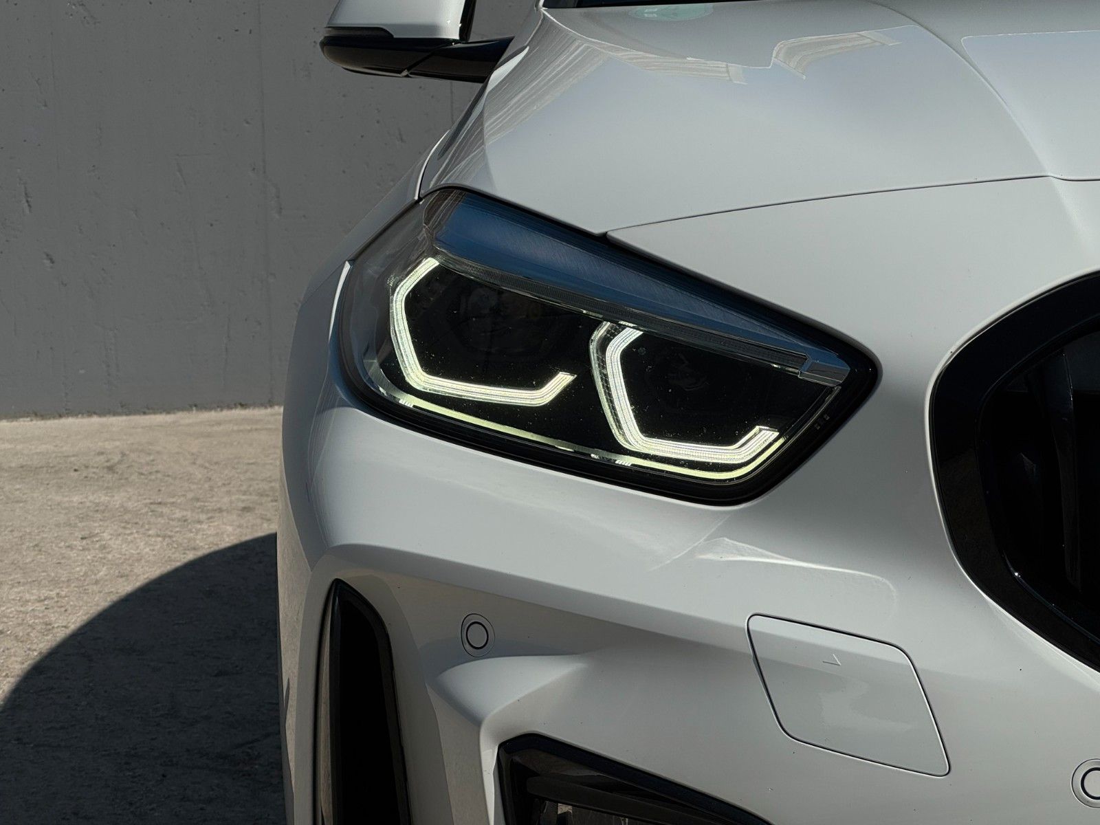 Fahrzeugabbildung BMW 118i F40 M Sport LED PDC Temp HiFi Navi LCProf.