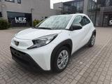 Toyota Aygo X Play  (Apple car play)