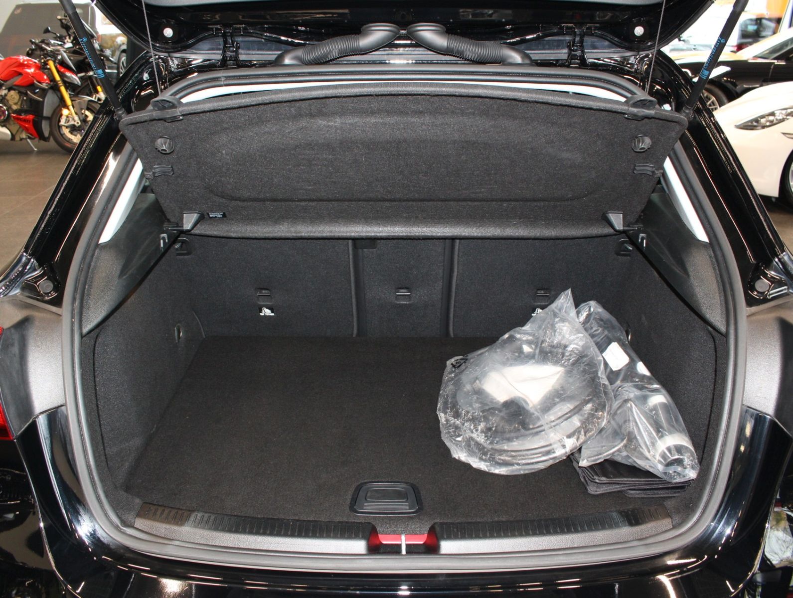 Fahrzeugabbildung Mercedes-Benz A 250 e AMG Line MWST*CarPlay*TOP