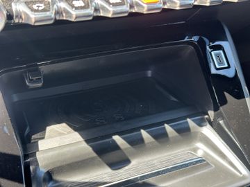 Peugeot 2008 GT PT 130 EAT8 Navi+RFK+LED+SHZ+Carplay+LM