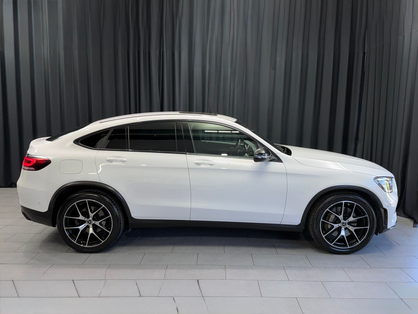 Fahrzeugabbildung Mercedes-Benz GLC 300 d Coupe 4Matic |AMG-LINE|AHK|PANO|LED